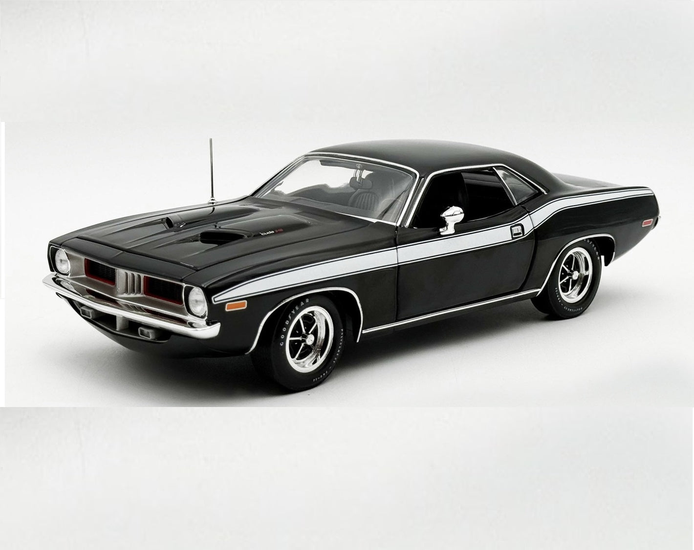 1972 PLYMOUTH CUDA 340 BLACK W WHITE STRIPING 1:18 SCALE