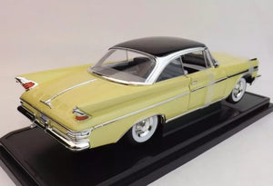 1961 DESOTO ADVENTURER YELLOW 1:18 SCALE MODEL CAR BY ROAD SIGNATURE 92738